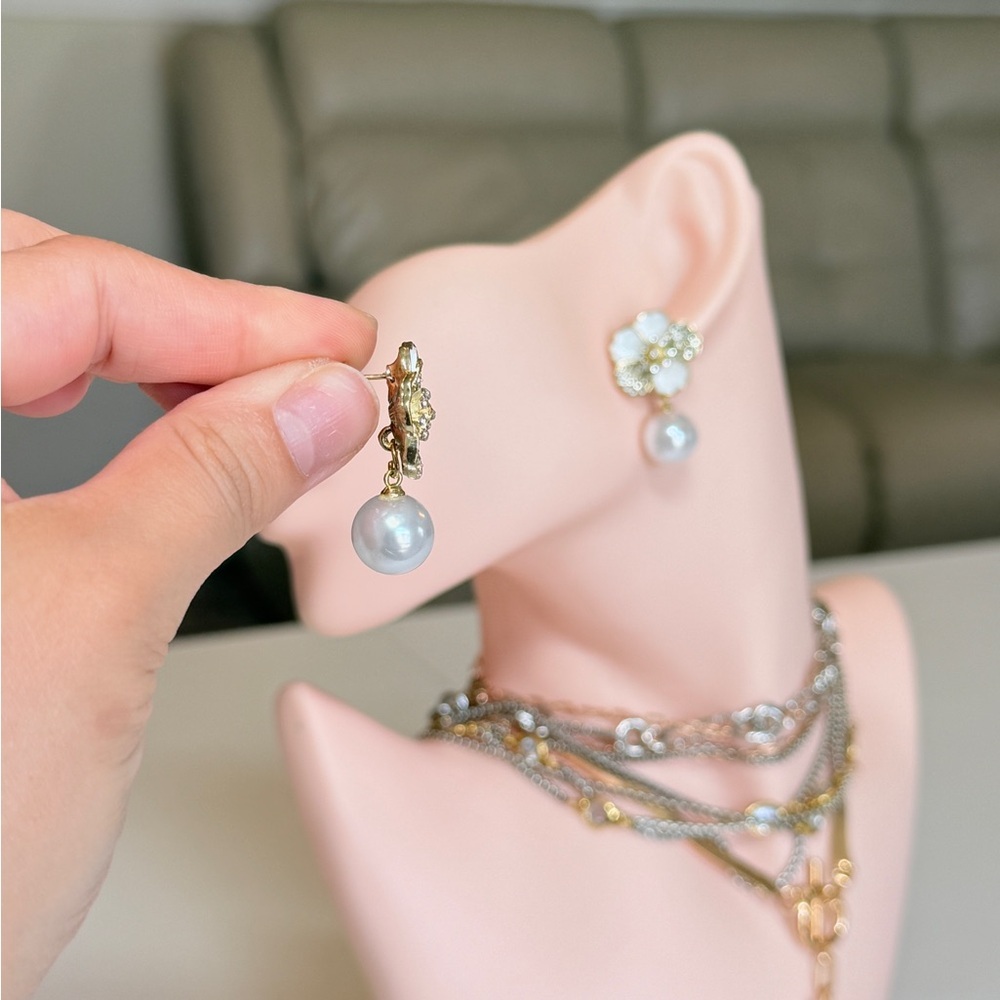 Elegant Pearl Drop Flower Earrings - White and Gold - Picture 5 of 10